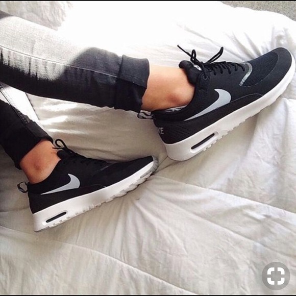 nike thea black pink